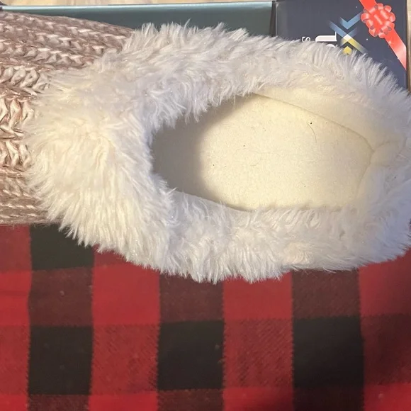 Ladies NWOT Isotoner Signature Shoes size XL - Picture 3 of 8